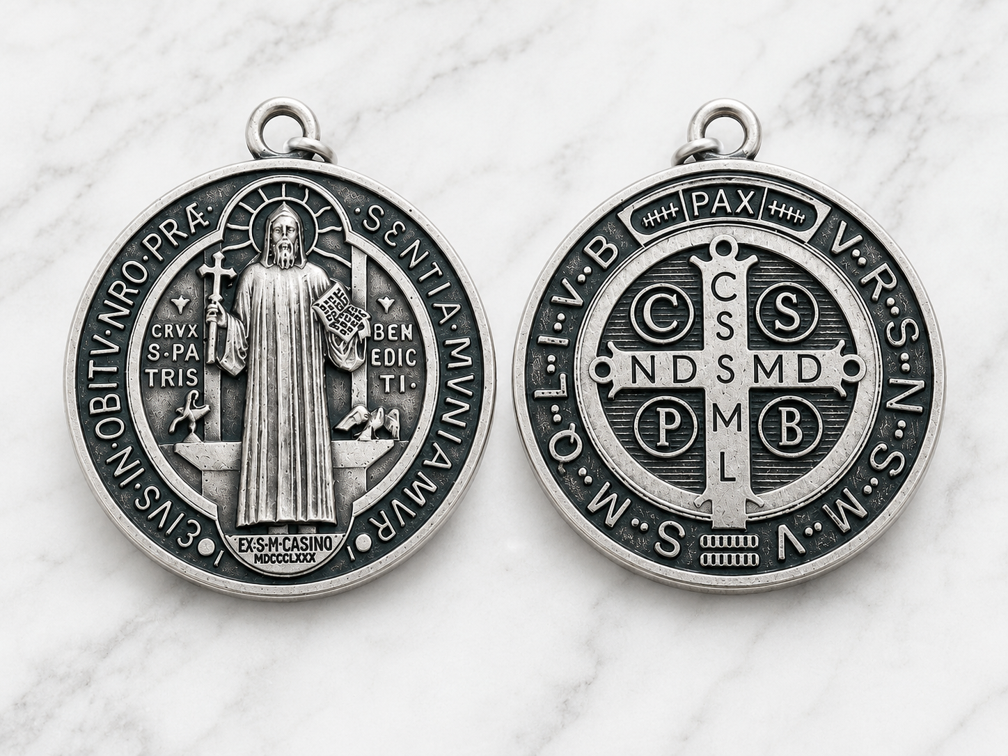 Medalla San Benito — Protección Espiritual que te Acompaña Siempre